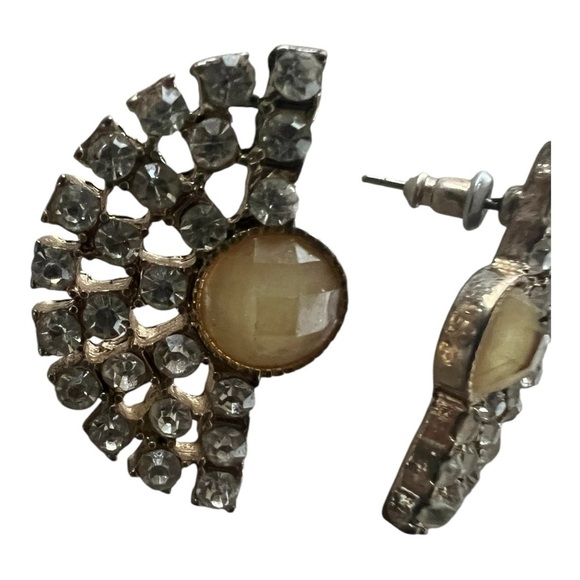 Elegant Vintage Syle Earrings from Forever21 - Picture 4 of 4